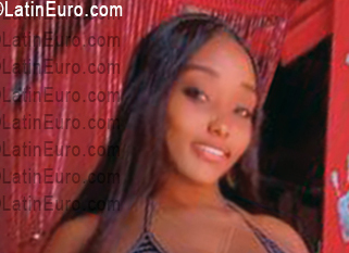 Date this foxy Dominican Republic girl Yessi from Santiago DO56559
