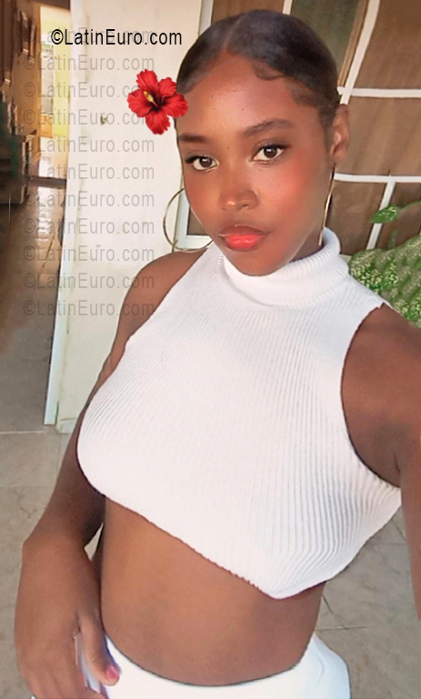 Date this tall Dominican Republic girl Nayeli from Romana DO56594