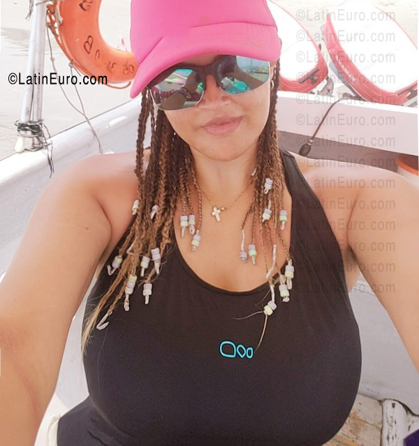 Date this good-looking Colombia girl Jimena from Bogota CO33776