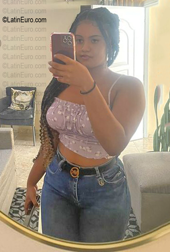 Date this lovely Dominican Republic girl Yesy from La Altagracia DO56710