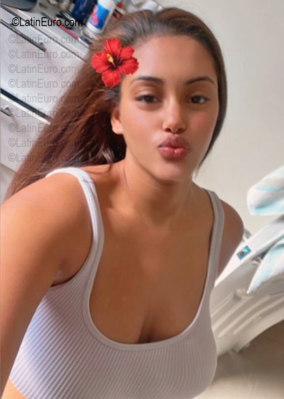 Date this sultry Dominican Republic girl Maria from Santo Domingo DO56724