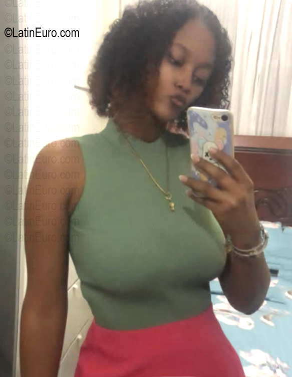 Date this cute Dominican Republic girl Laura Mara from Santo Domingo DO56746