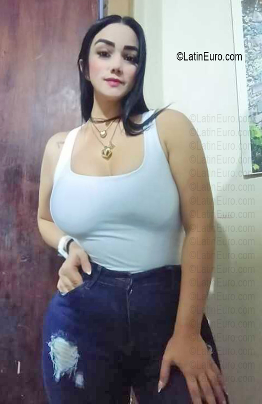 Date this pretty Venezuela girl Honey from Maracaibo VE5727
