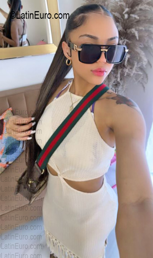 Date this happy Dominican Republic girl Raysa from Santo Domingo DO56763