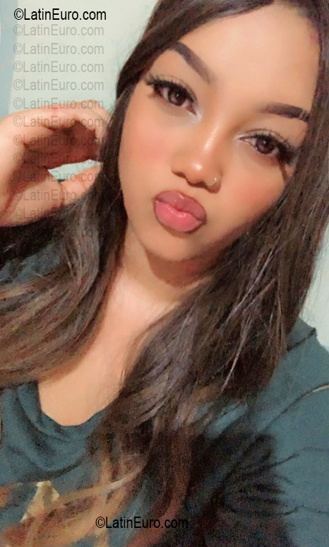 Date this charming Dominican Republic girl Samanta Paola from Santo Domingo DO56844