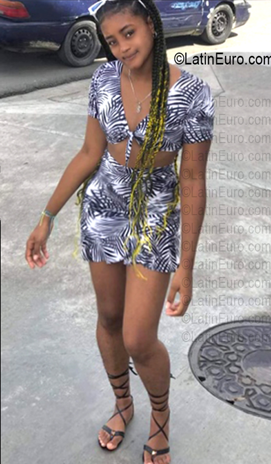 Date this charming Dominican Republic girl Genesis from Santo Domingo DO56852