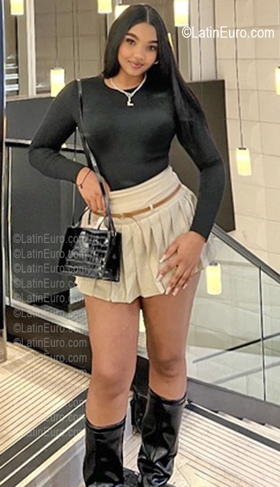 Date this stunning Dominican Republic girl Lachell from Santo Domingo DO56895