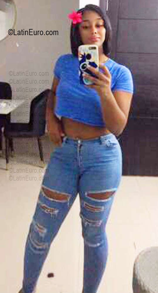 Date this happy Dominican Republic girl Neroles from Santo Domingo DO56896