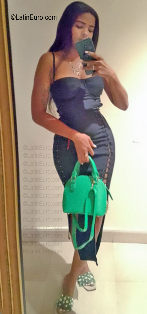 Date this passionate Dominican Republic girl Winifer from Santo Domingo DO56910