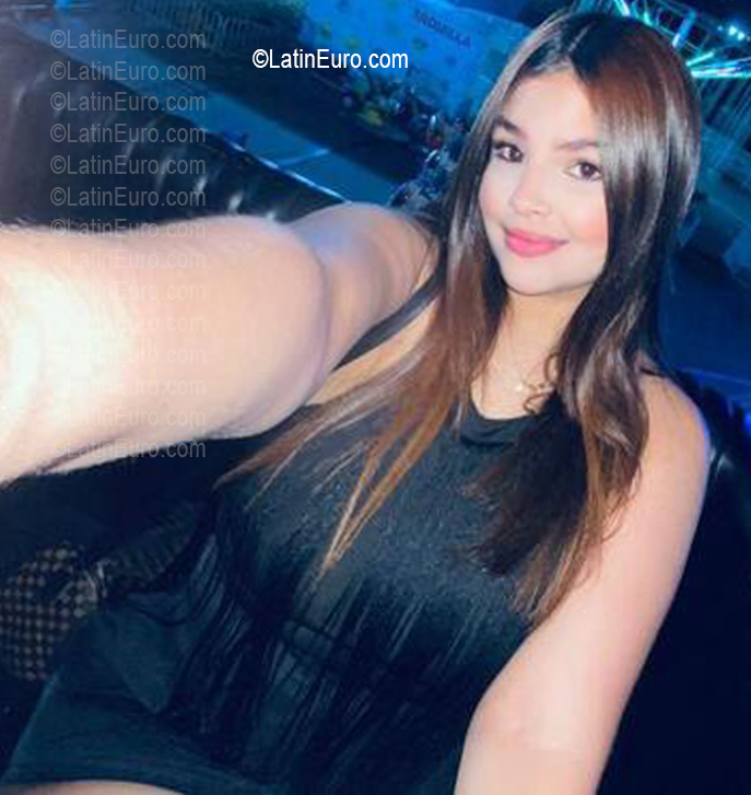 Date this fun Colombia girl IVANA from Maicao CO33819