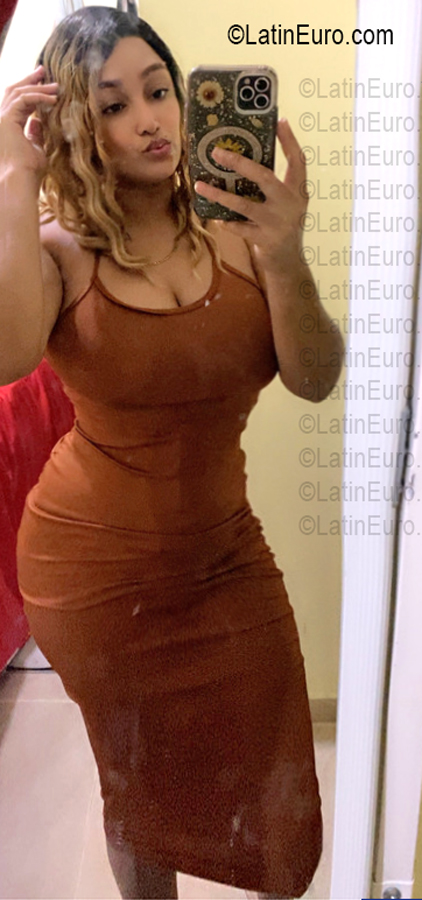 Date this funny Dominican Republic girl Azalia from Santo Domingo DO56929