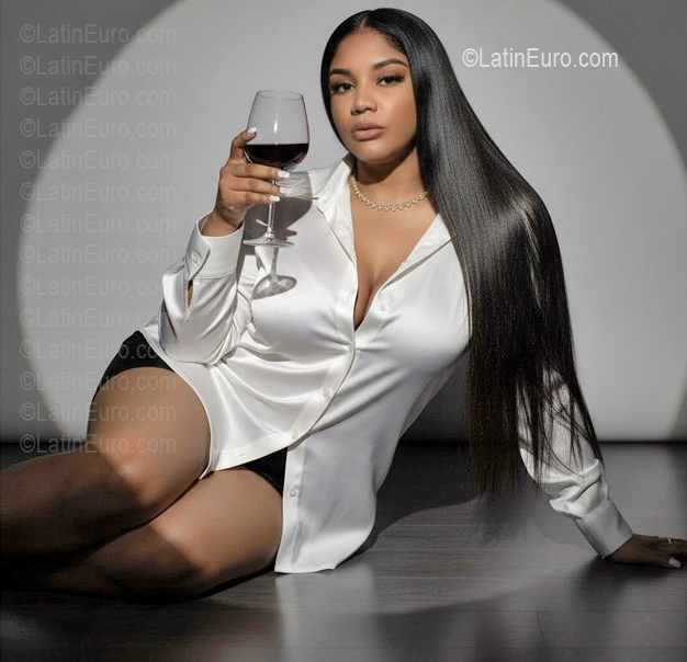 Date this hot Dominican Republic girl Isabel from Santo Domingo DO56977