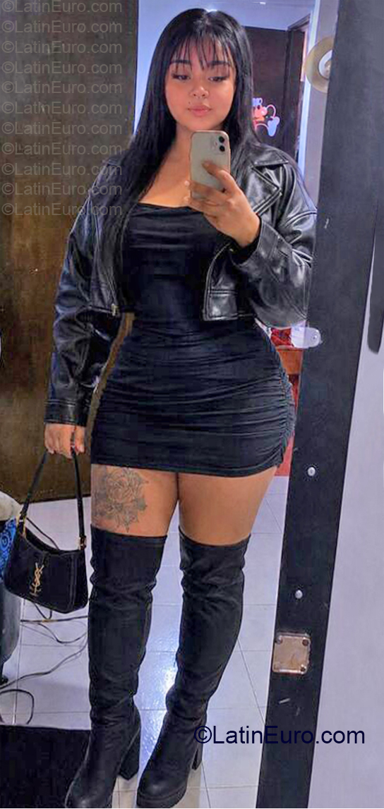 Date this hot Colombia girl Alejanra from Bogota CO33890