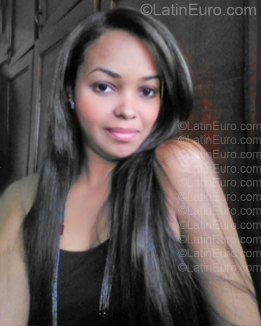 Date this charming Dominican Republic girl Ivy from Santo Domingo DO57152