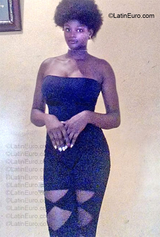 Date this sultry Dominican Republic girl Woodnia from Santo Domingo DO57159