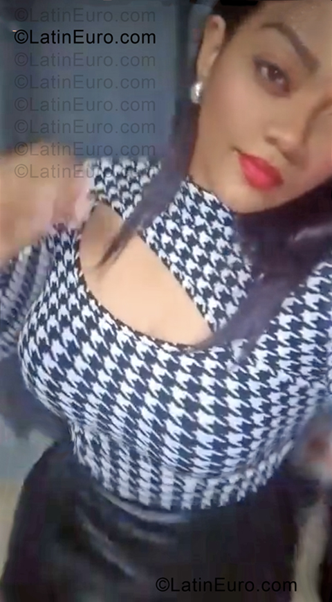 Date this attractive Dominican Republic girl Yanely from Santo Domingo Norte DO57236