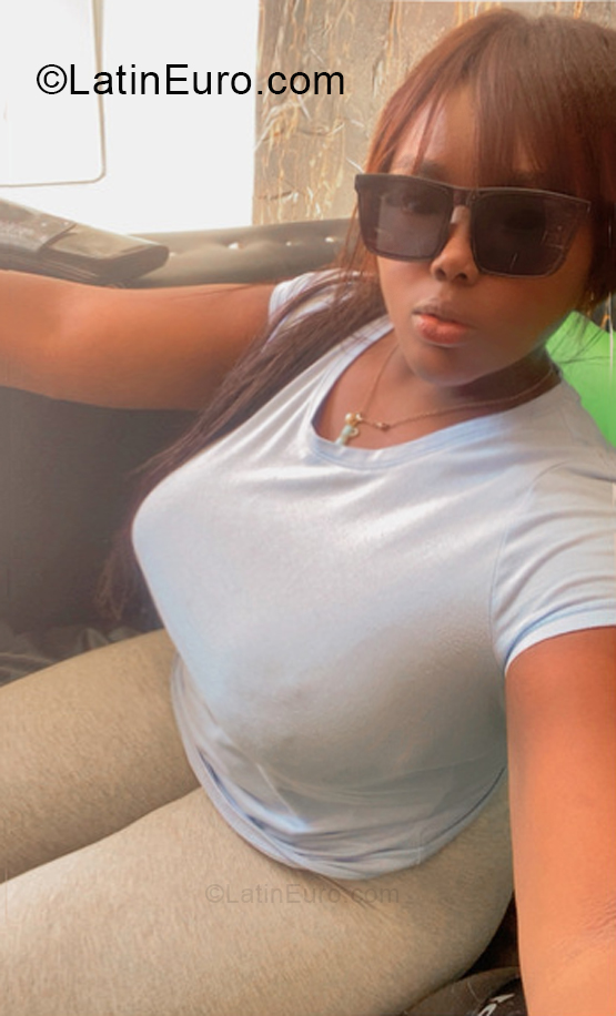 Date this voluptuous Dominican Republic girl Luz from Santo Domingo DO57246