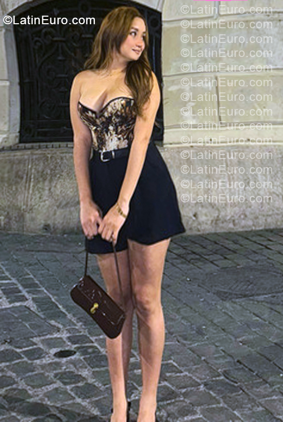 Date this hard body Spain girl Karolayne from Madrid ES964
