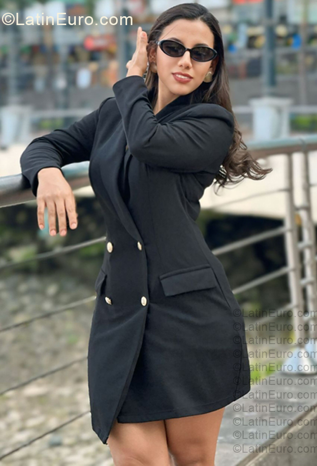 Date this georgeous Ecuador girl Lorena from Guayaquil EC1160