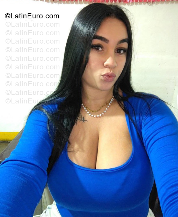 Date this pretty Venezuela girl Yanjibel from Maracaibo VE5758