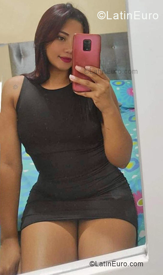 Date this foxy Colombia girl Nathalie from Cali CO33908
