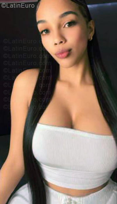 Date this voluptuous Dominican Republic girl Any from Santo Domingo DO57331